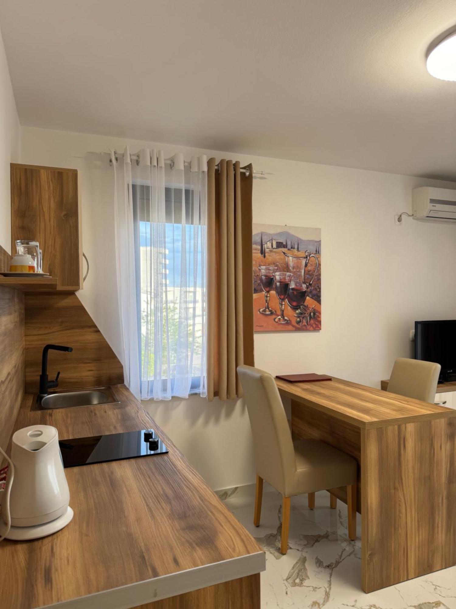 Hotel Freiburg Улцинь Экстерьер фото