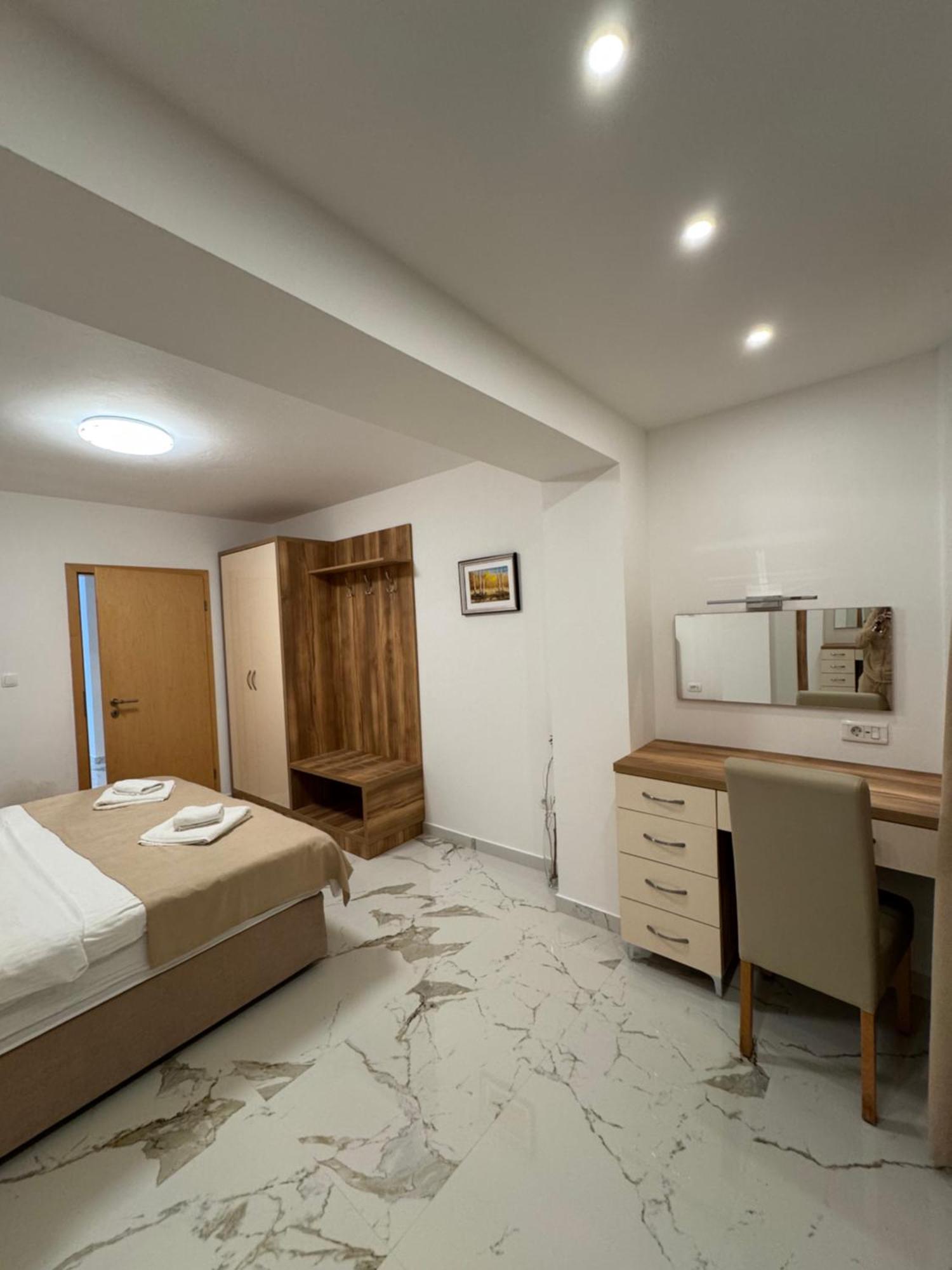 Hotel Freiburg Улцинь Экстерьер фото