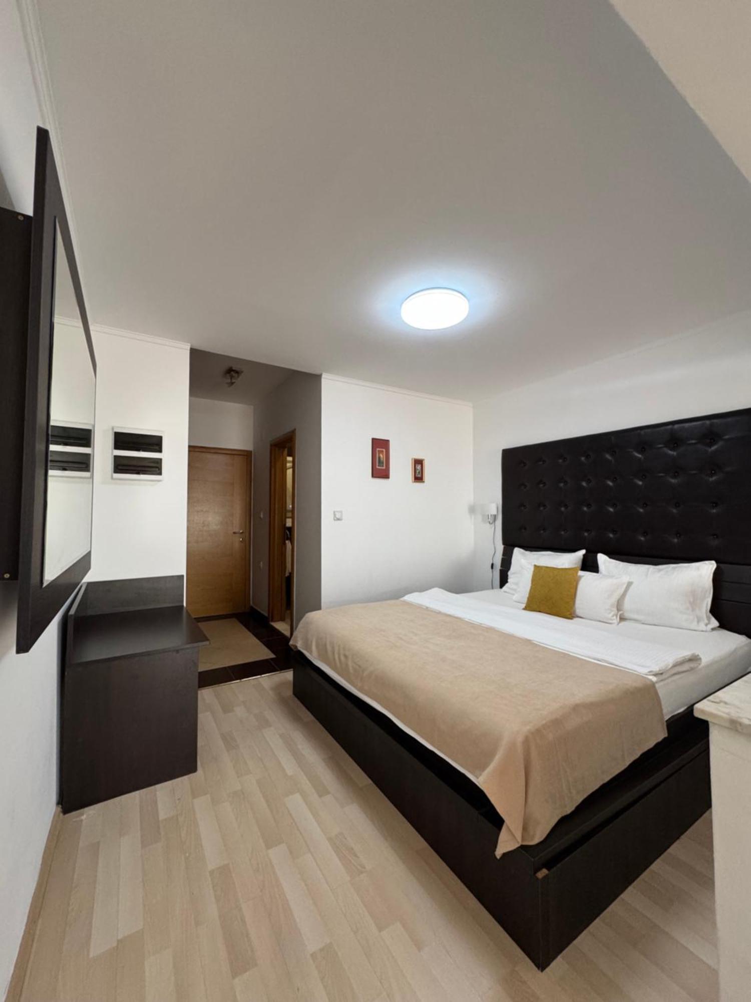 Hotel Freiburg Улцинь Экстерьер фото